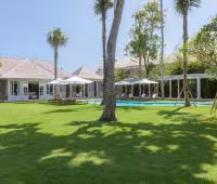 Вилла The Cotton House, Бассейн и сад